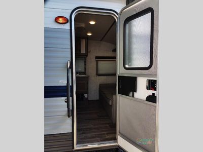2021 Gulf Stream RV Friendship — photo 19 view