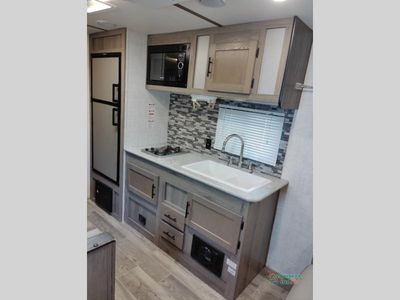 2021 Gulf Stream RV Friendship — photo 24 view