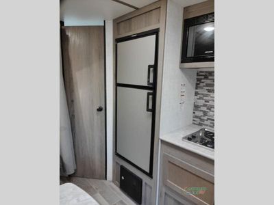 2021 Gulf Stream RV Friendship — photo 26 view