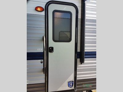 2021 Gulf Stream RV Friendship — photo 17 view
