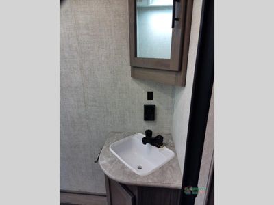 2021 Gulf Stream RV Friendship — photo 32 view