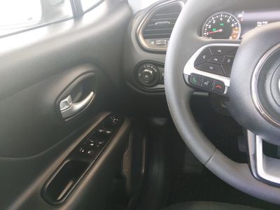2023 Jeep Renegade - Photo 17