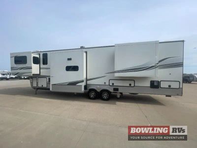 2023 Montana 3761FL - Photo 3