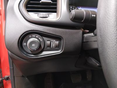 2023 Jeep Renegade - Photo 13