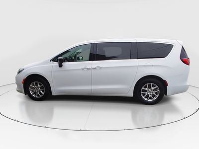 2024 Chrysler Voyager - Photo 4