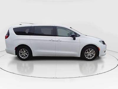 2024 Chrysler Voyager - Photo 8