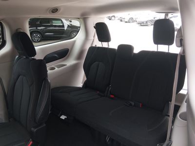 2024 Chrysler Voyager - Photo 11