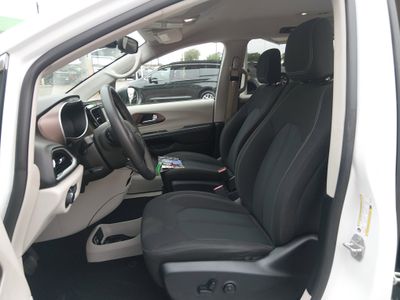 2024 Chrysler Voyager - Photo 9
