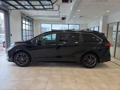 2022 Toyota Sienna XSE - Photo 3