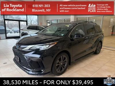 2022 Toyota Sienna XSE - Photo 2