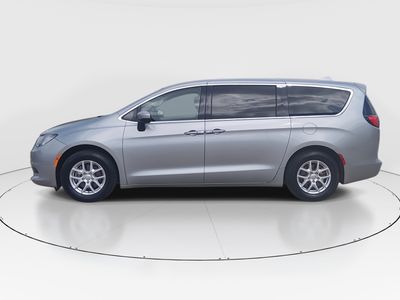 2020 Chrysler Voyager - Photo 4
