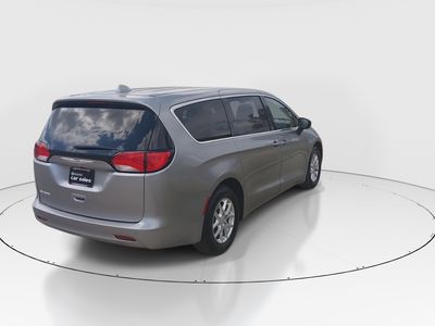 2020 Chrysler Voyager - Photo 7