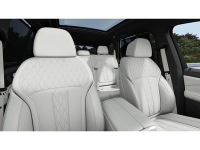 2026 BMW X5 M60i - Photo 11