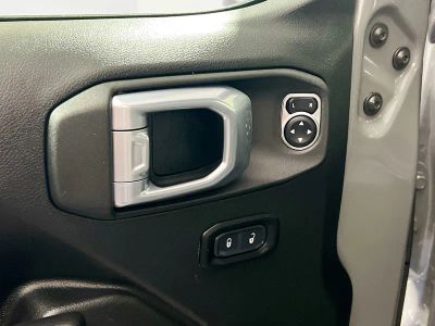 2021 Jeep Wrangler — photo 14 view