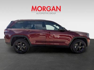 2025 Jeep Grand Cherokee — side profile view