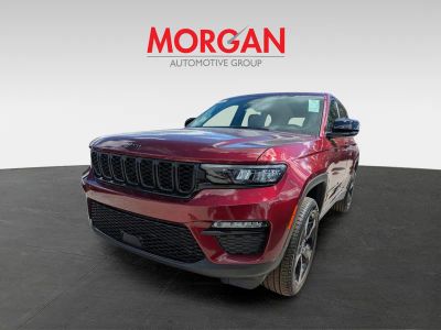 2025 Jeep Grand Cherokee — engine compartment view