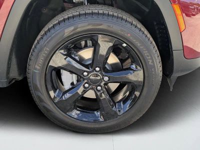2025 Jeep Grand Cherokee — photo 9 view