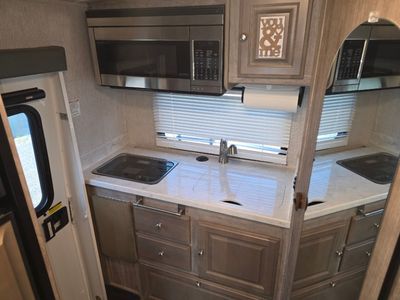 2021 Phoenix Cruiser - Photo 23