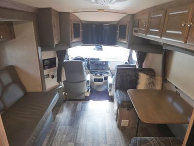 2021 Phoenix Cruiser - Photo 17