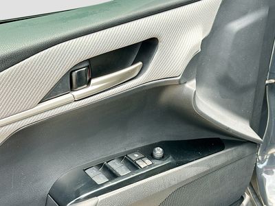 2025 Toyota Camry - Photo 17