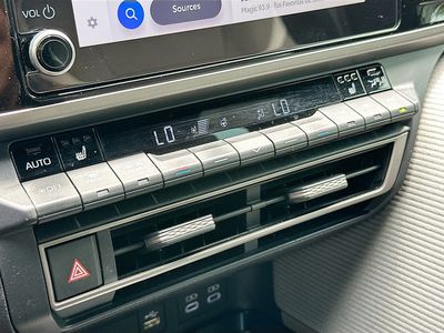2025 Toyota Camry - Photo 15
