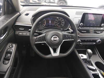 2025 Nissan Altima — photo 17 view