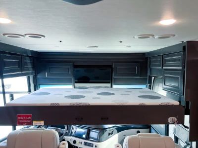 2024 Fleetwood DISCOVERY — interior view