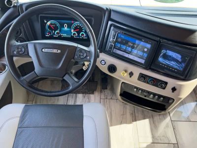 2024 Fleetwood DISCOVERY — side profile view