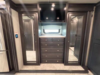 2024 Fleetwood DISCOVERY — photo 21 view