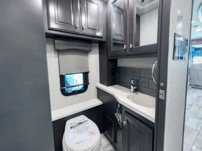 2024 Fleetwood DISCOVERY — photo 19 view