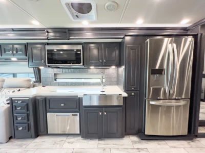 2024 Fleetwood DISCOVERY — photo 8 view