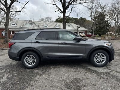 2026 Ford Explorer — photo 8 view