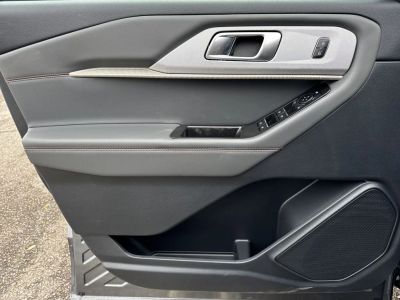 2026 Ford Explorer — photo 10 view