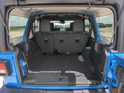 2026 Jeep Wrangler — photo 14 view