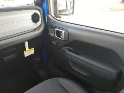2026 Jeep Wrangler — photo 18 view