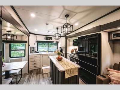 2026 Venture RV SportTrek Touring Edition — detail view