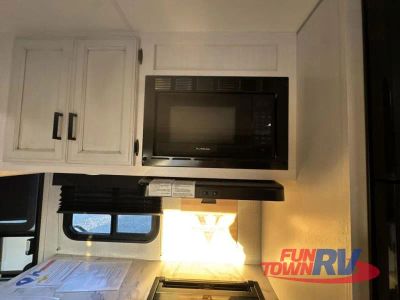 2021 Venture RV SportTrek - Photo 28