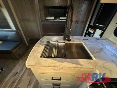 2021 Venture RV SportTrek - Photo 26