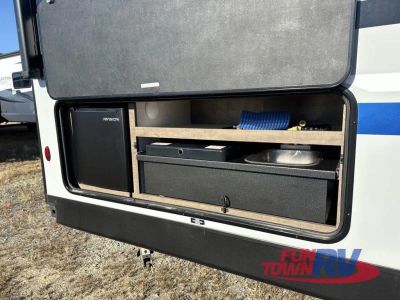 2021 Venture RV SportTrek - Photo 14