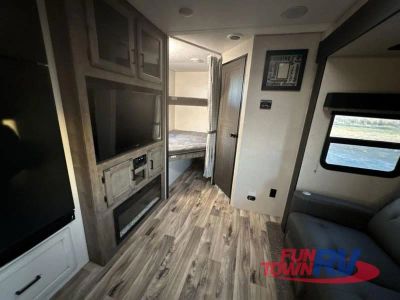 2021 Venture RV SportTrek - Photo 6