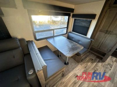 2021 Venture RV SportTrek - Photo 31