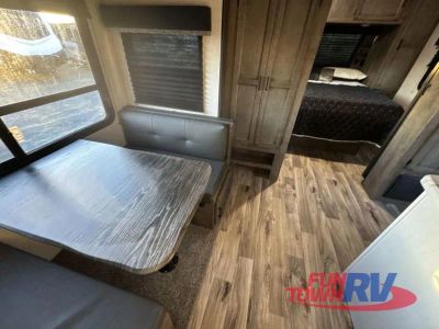 2021 Venture RV SportTrek - Photo 8