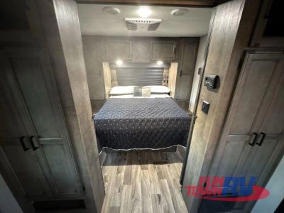 2021 Venture RV SportTrek - Photo 47