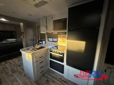 2021 Venture RV SportTrek - Photo 25