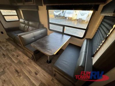 2021 Venture RV SportTrek - Photo 32