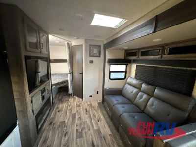 2021 Venture RV SportTrek - Photo 33