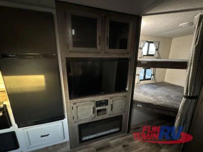 2021 Venture RV SportTrek - Photo 37