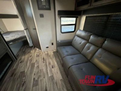 2021 Venture RV SportTrek - Photo 7