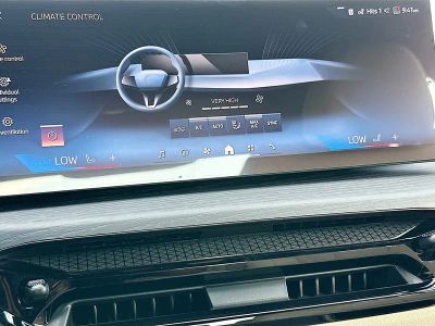 2026 BMW 3 Series — photo 13 view