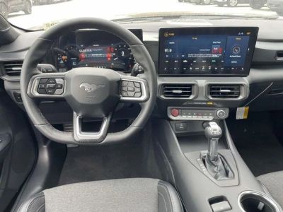 2026 Ford Mustang - Photo 4